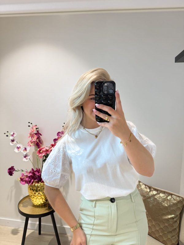 Emelie Broderie T-shirt
